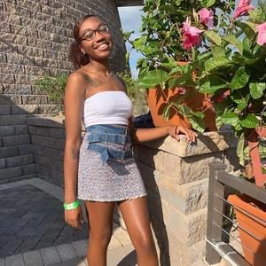 Meet your Posher, Danyelle